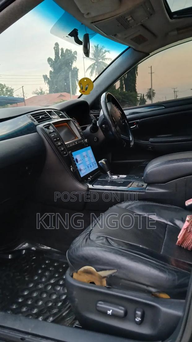 Toyota Crown Royale 2005 Black