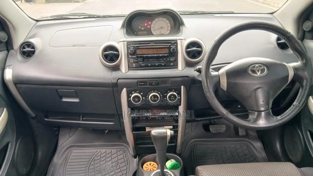Toyota IST 2003 Silver