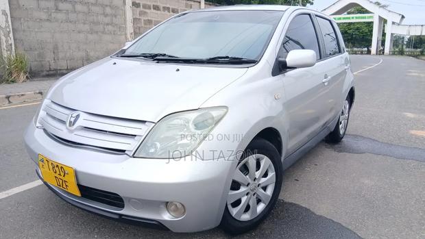 Toyota IST 2003 Silver