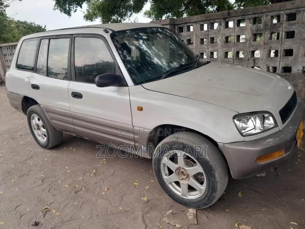Toyota RAV4 1999 Off white