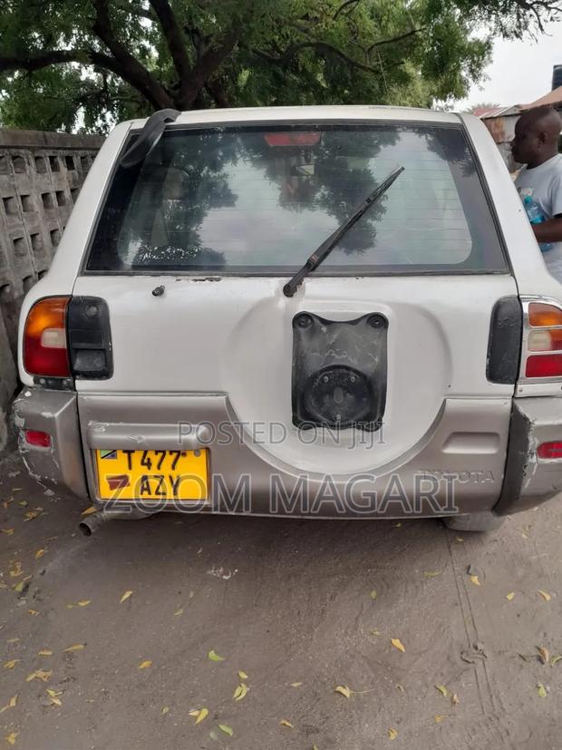 Toyota RAV4 1999 Off white