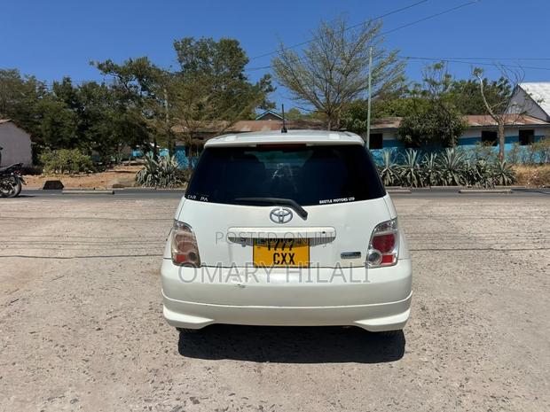 Toyota IST 2004 White