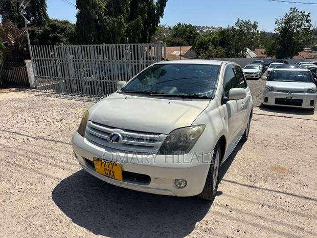 Toyota IST 2004 White