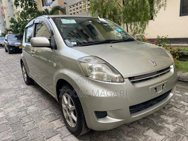 Toyota Passo 2004 Beige