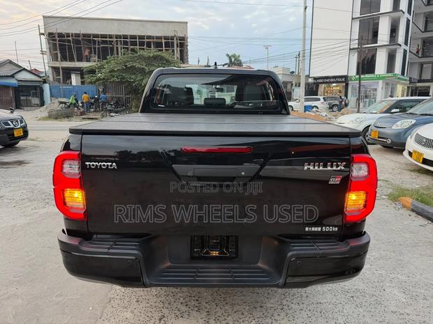 Toyota Hilux 2021 Black