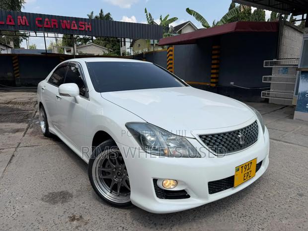 Toyota Crown 2009 White