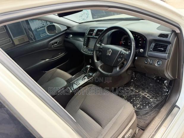 Toyota Crown 2009 White