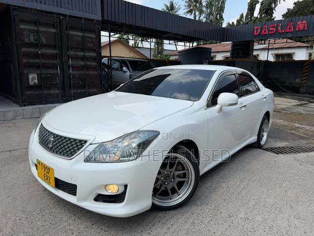 Toyota Crown 2009 White