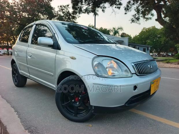 Toyota Vitz 2004 Silver