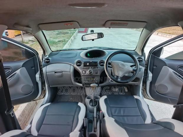 Toyota Vitz 2004 Silver