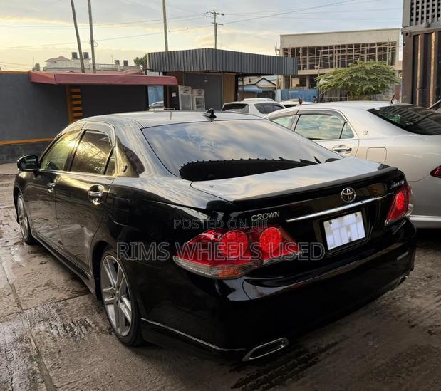 Toyota Crown 2009 Black