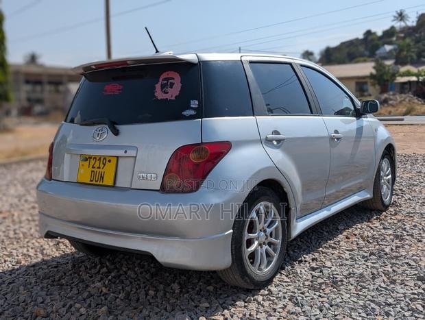 Toyota IST 2004 Silver