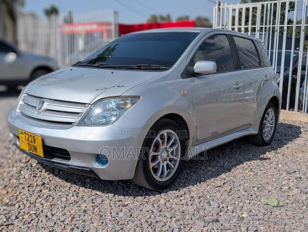 Toyota IST 2004 Silver