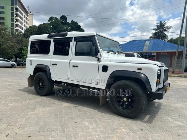 Land Rover Defender 2016 White