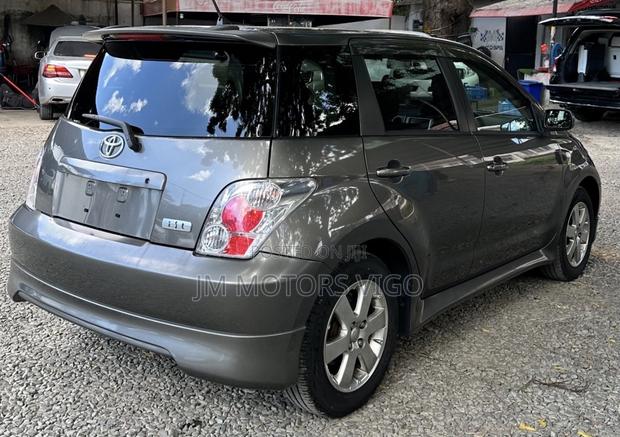 Toyota IST 2005 Gray
