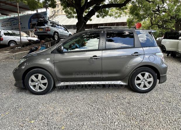Toyota IST 2005 Gray