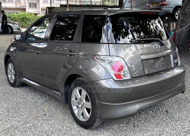 Toyota IST 2005 Gray