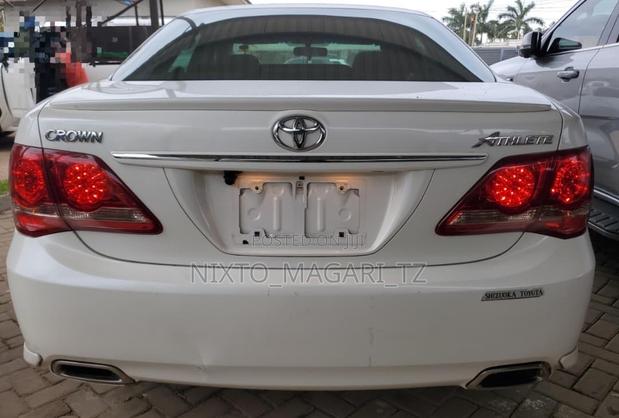 Toyota Crown 2009 White