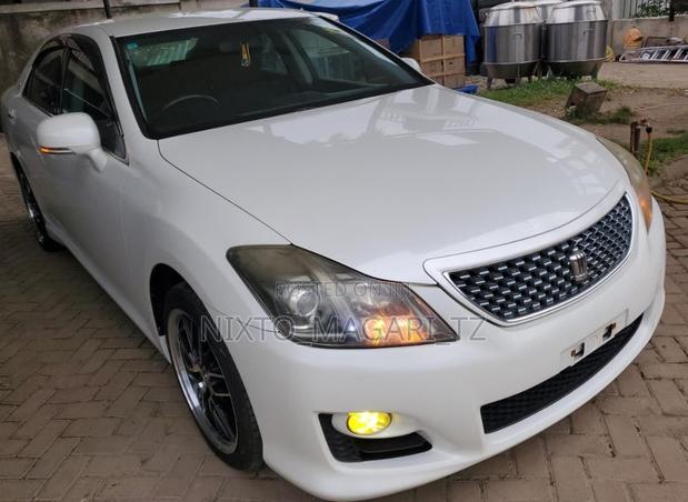 Toyota Crown 2009 White