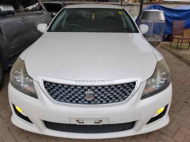 Toyota Crown 2009 White