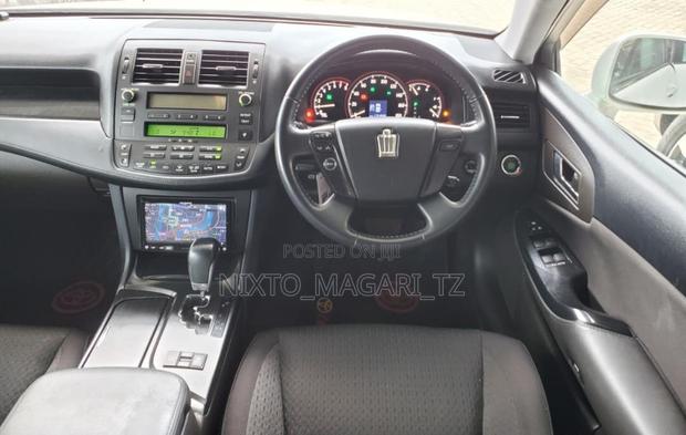 Toyota Crown 2009 White