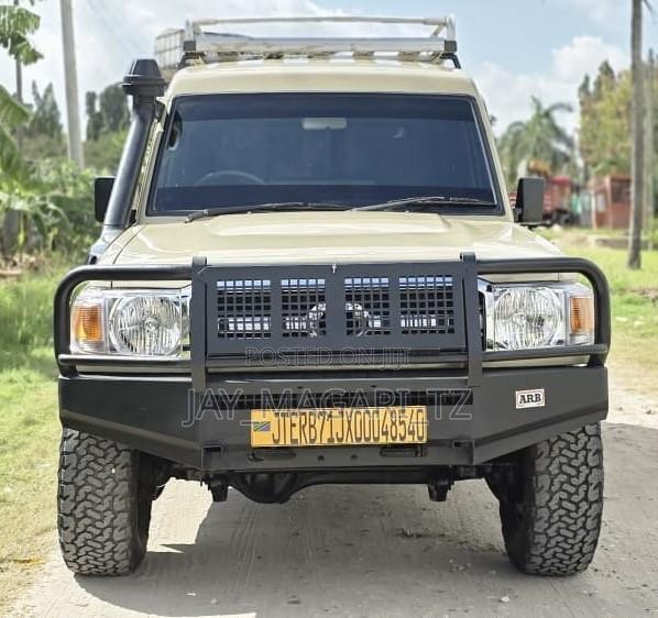 Toyota Land Cruiser 2010 Beige