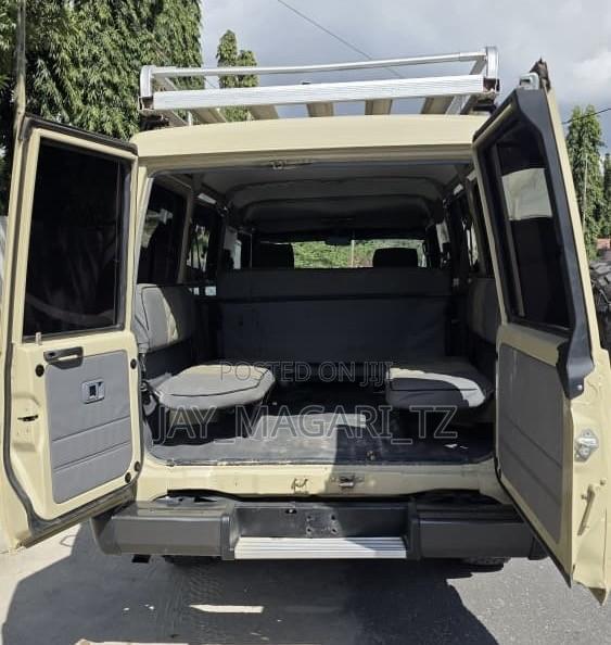 Toyota Land Cruiser 2010 Beige