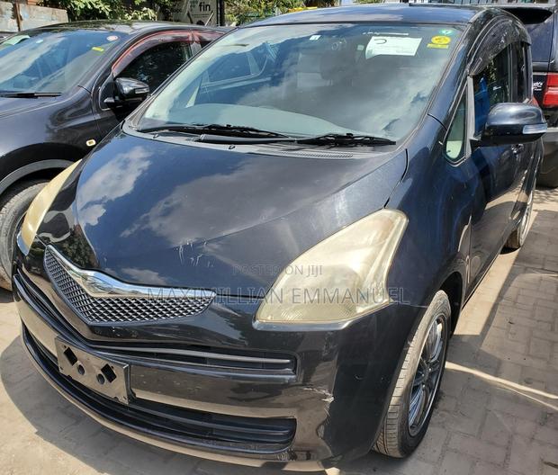 Toyota Ractis 2009 Black