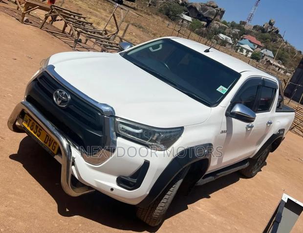 Toyota Hilux 2020 Gray