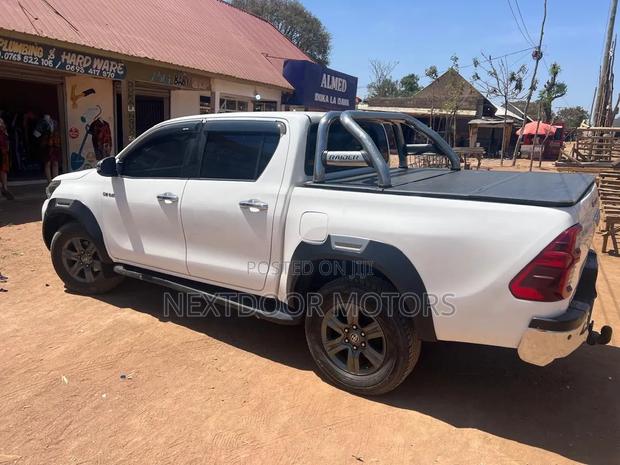 Toyota Hilux 2020 Gray