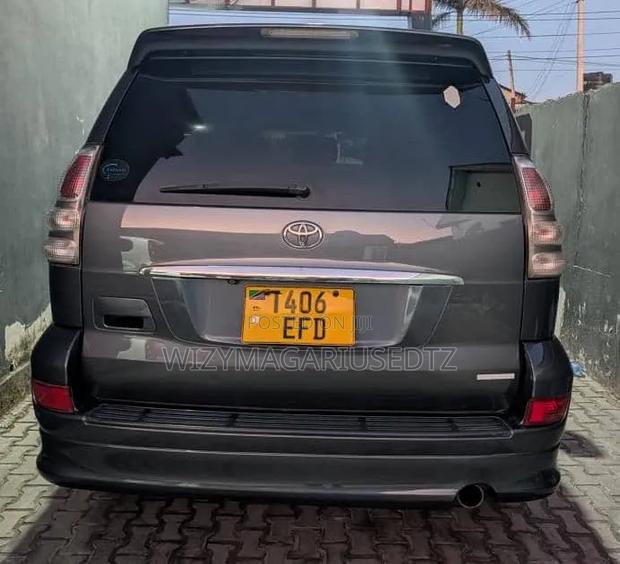 Toyota Land Cruiser Prado 2006 Gray