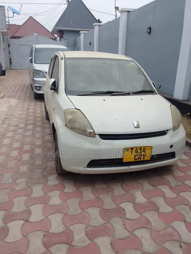 Toyota Passo 2004 White