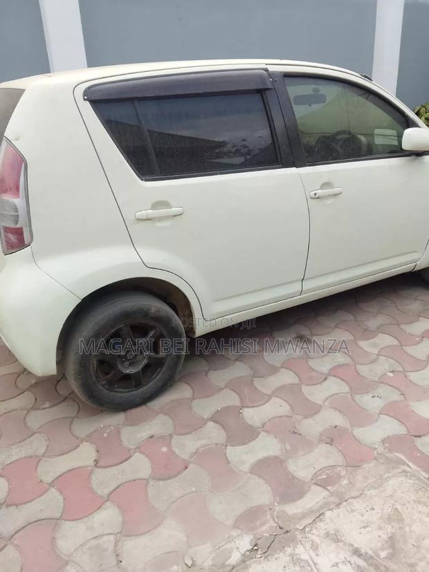 Toyota Passo 2004 White