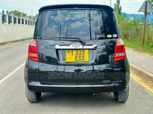Toyota Ractis 2006 Black
