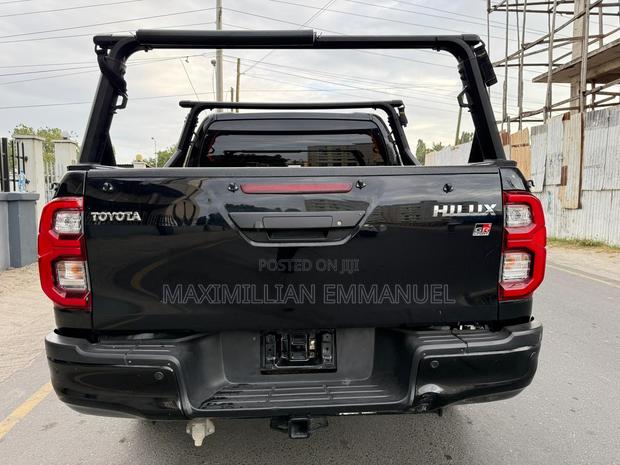 Toyota Hilux 2022 Black