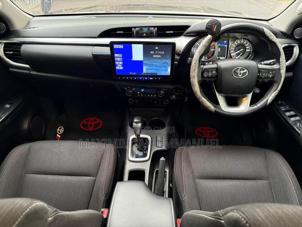 Toyota Hilux 2022 Black