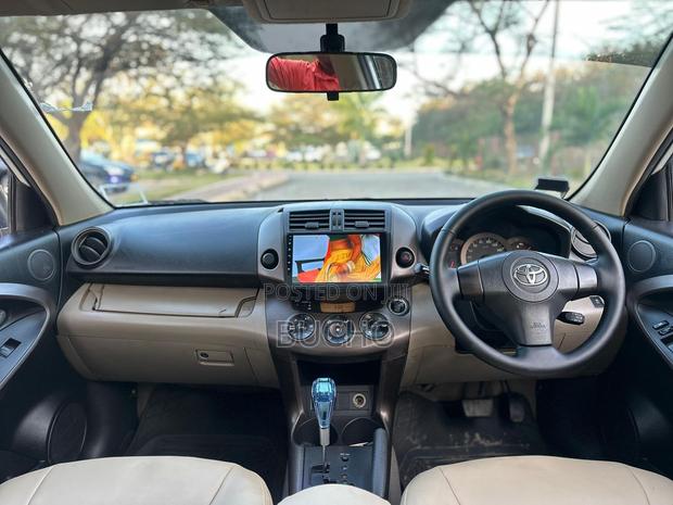 Toyota Vanguard 2009 White