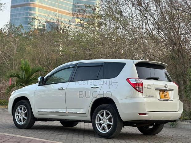 Toyota Vanguard 2009 White