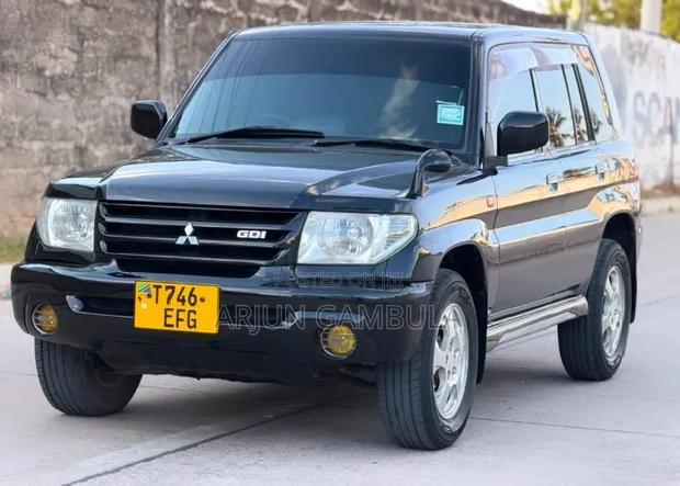 Mitsubishi Pajero 2001 Black
