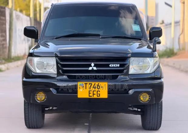 Mitsubishi Pajero 2001 Black