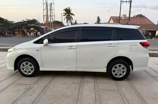 Toyota Wish 2011 White