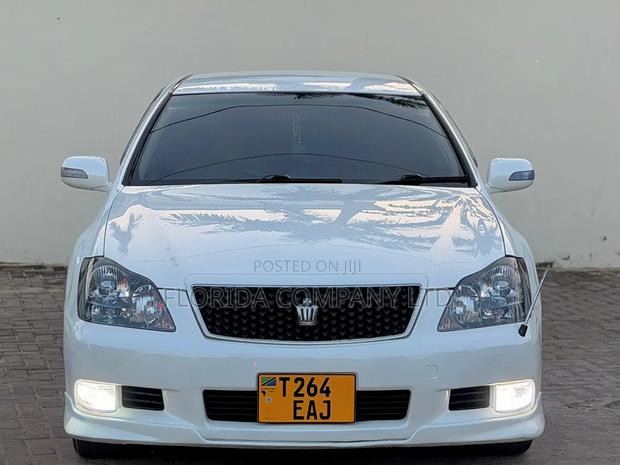 Toyota Crown 2009 White