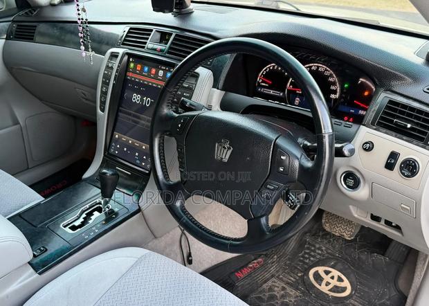 Toyota Crown 2009 White