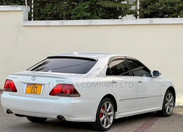 Toyota Crown 2009 White