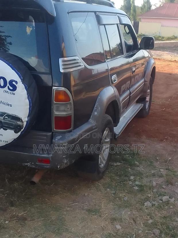 Toyota Land Cruiser Prado 2000 Black