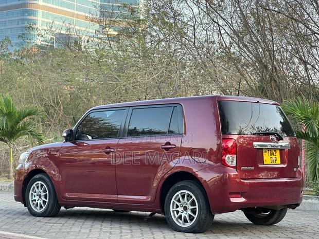 Toyota Corolla Rumion 2009 Maroon