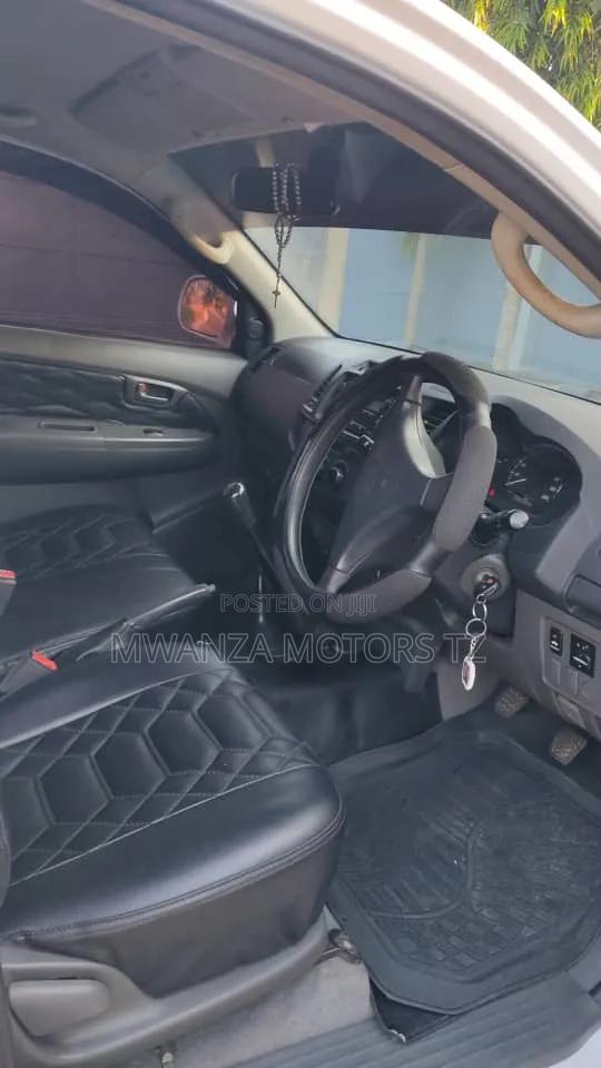 Toyota Hilux 2012 White