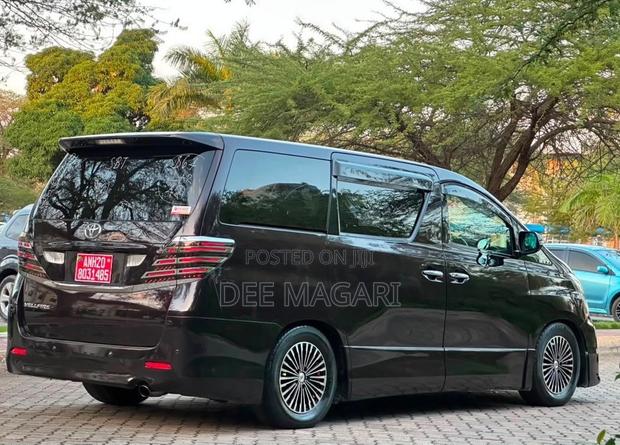 Toyota Vellfire 2010 Maroon