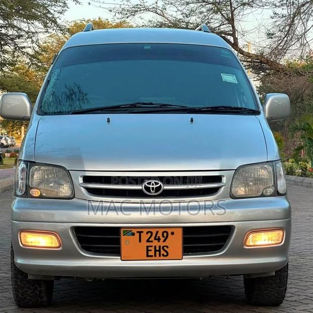 Toyota Noah 2.0 FWD (8 Seater) 2001 Silver