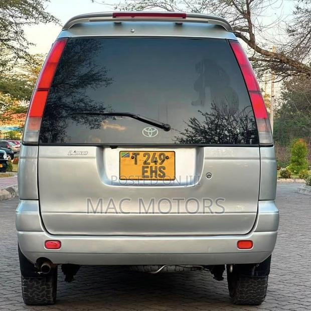 Toyota Noah 2.0 FWD (8 Seater) 2001 Silver